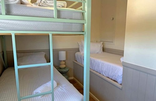 Swansea House | Beach Amore - Between lake and beach