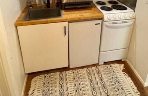 Clawson House | Charming Studio Apartment with patio in back of house
