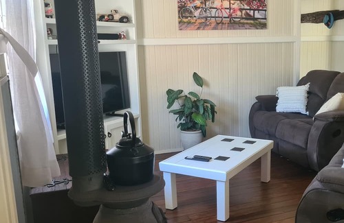 Palmers Island House | The Love Shack 5 mins from Yamba Entire guesthouse in Palmers Island, Australia