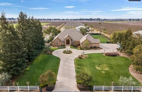 Peters Villa | Lavishness and privacy rolled into one.