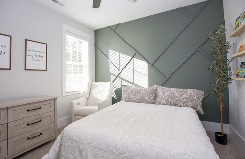 Aberdeen House | Sleeps 8! on Highway 5