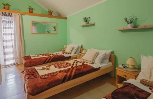 Ogulin Apartment | Comfortable and spacious apartment with terrace Sabljak Selo, Gorski kotar (A-21683-a)