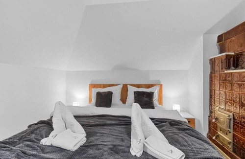 Sinaia Apartment | Hytta Apartment in Sinaia with Garden