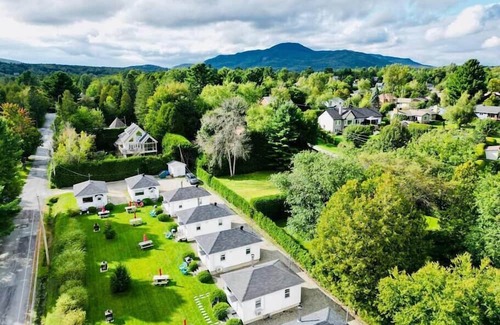 Magog House | The Lady of the Water - Access to the lake