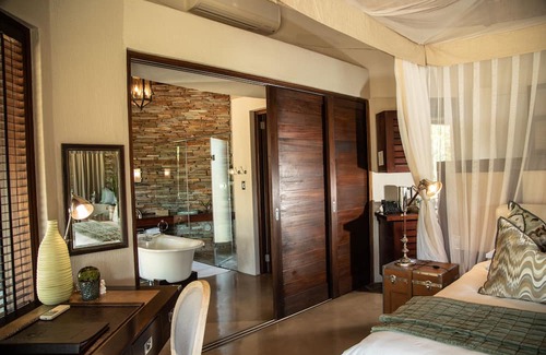 Thorny Bush Game Reserve Cabin | Makanyi Private Game Lodge