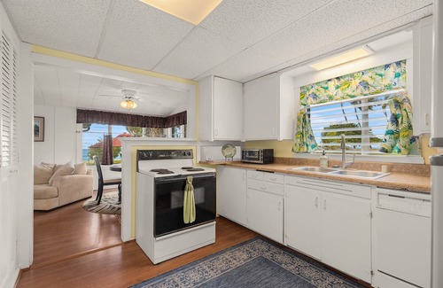 Ewa House | Ewa Beachfront Cottage: Beachfront w/Yard & Oceanviews - Your Nostalgic Aloha!