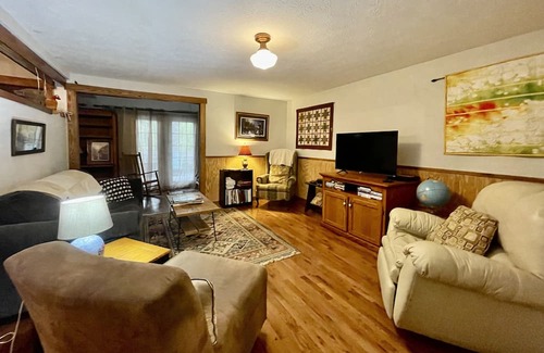 Berkeley Springs Cabin | Country Cabin NEW to our program for October 2023