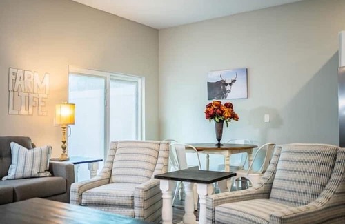 Bartow Apartment | 3 Bedroom 717811 by Houzlet