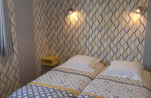 Saint-Martin-en-Bresse Hotel | Logis Au Puits Enchanté
