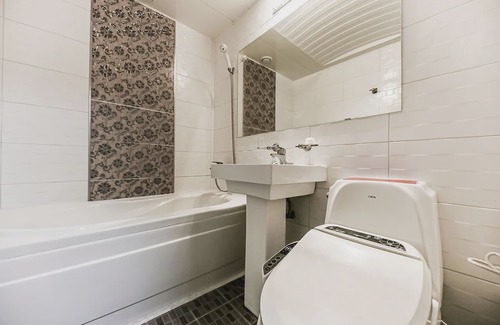 Bongmyeong-dong Hotel | Daejeon Yuseong Cannes