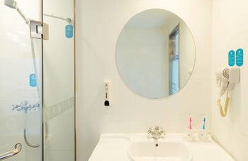 Bayi District Hotel | Hanting Hotel Linzhi Bus Station