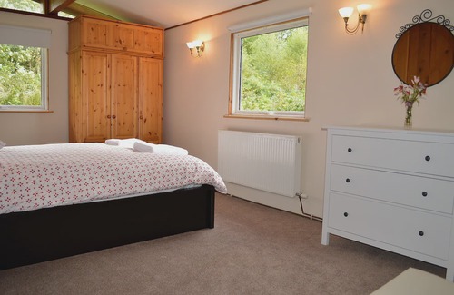 Tighnabruaich Ski Chalet | Cockleshell Lodge located at the waters edge near Otter Ferry-Pet friendly