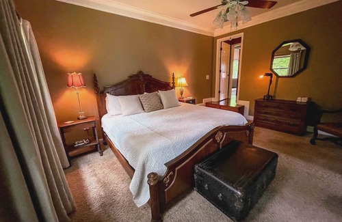 Montevallo House | Shepherds Retreat - 2 miles to I-65