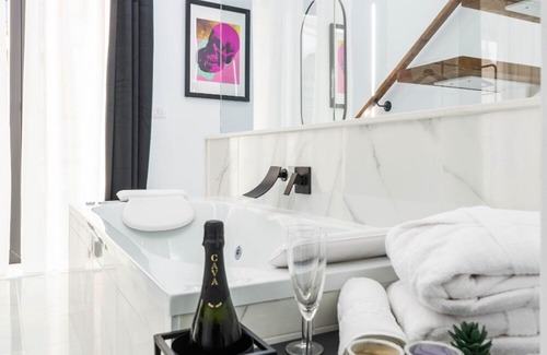 Merida Old Town Apartment | Andy - Suite with Jacuzzi and terrace