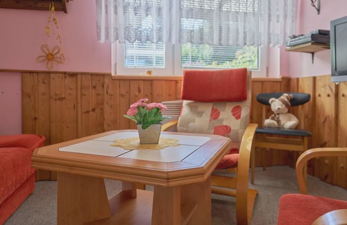 Starkov Villa | Lovely apartment in villa for 4 guests with WIFI, pool, TV, patio, pets allowed and parking