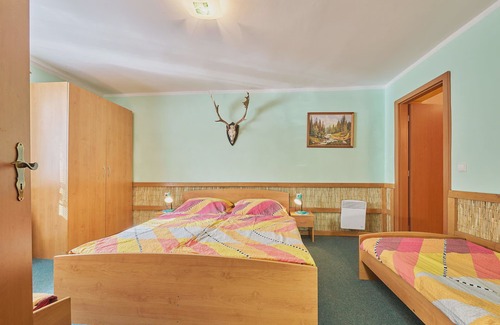 Starkov Villa | Lovely apartment in villa for 4 guests with WIFI, pool, TV, patio, pets allowed and parking