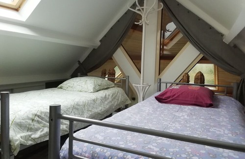 Plouigneau House | 10 mins from the beach and on the banks of a river, Country property