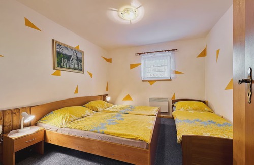 Starkov Villa | Cosy apartment in villa for 18 people with pool, WIFI, TV, patio, pets allowed and parking