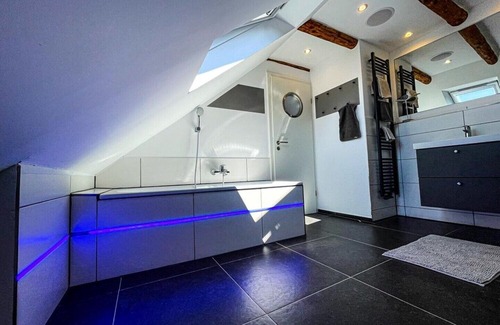 Rysum Apartment | Mühlenkieker apartment in the historic terp village of Rysum in the immediate vicinity of the North