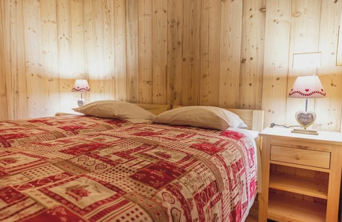 Montagnole House | Apartment 'Le Chalet De La Source' with Mountain View, Private Terrace and Wi-Fi