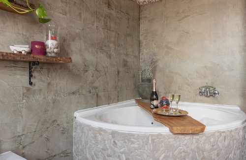 Colle di Compito House | Stunning Home In Capannori With Jacuzzi