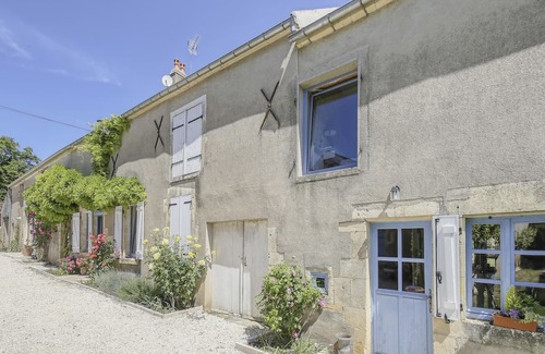 Talon House | Farmhouse in Talon with Scenic Views