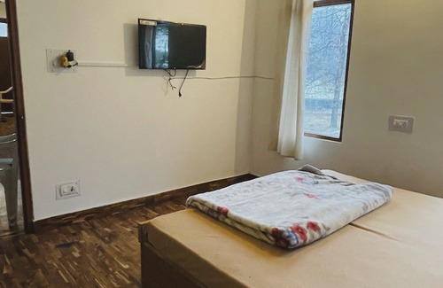 Manali Apartment | Cozy riverside Apartment in Manali | Dobhi-Naggar