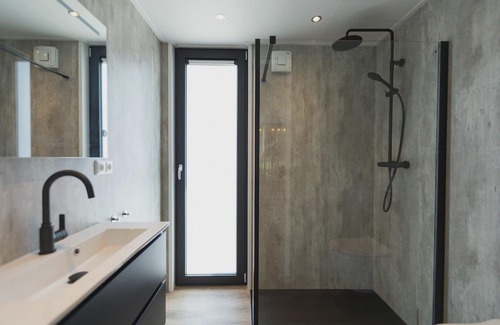 Municipality of Rhenen House | This amazing Eco-Lodge designed by an architect is highly luxurious and completely furnished for