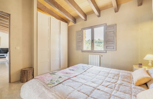 Costitx House | Holiday Home 'Cascada' with Mountain View, Private Pool and Wi-Fi