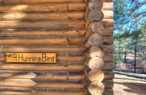Weston Cabin | Hummingbird log cabin with private jacuzzi