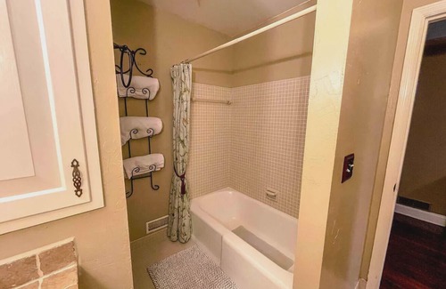 Montevallo House | Shepherds Retreat - 2 miles to I-65