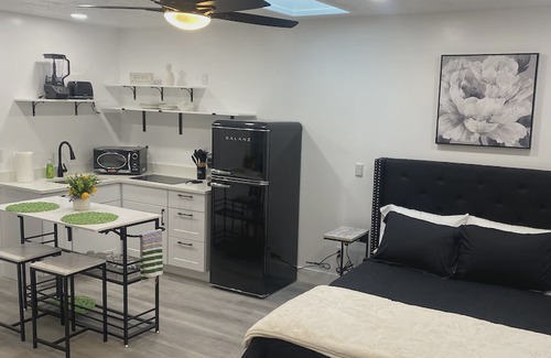 Taylorsville Apartment | Beautiful Backhouse located near by freeway, stores and SLCC