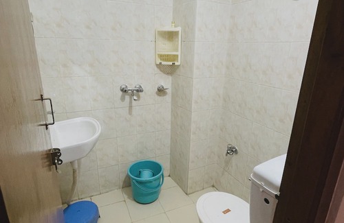 Manali Apartment | Cozy riverside Apartment in Manali | Dobhi-Naggar