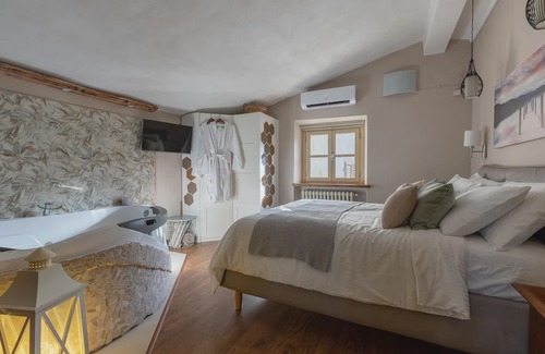Colle di Compito House | Stunning Home In Capannori With Jacuzzi