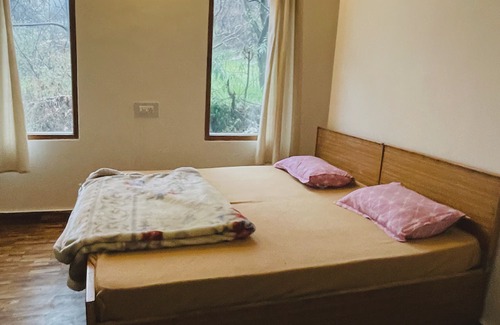 Manali Apartment | Cozy riverside Apartment in Manali | Dobhi-Naggar