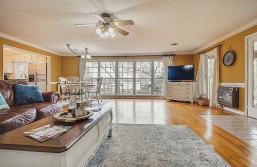 Leesburg Cottage | Lakefront Leesburg Home w/Private Dock & Ramp!