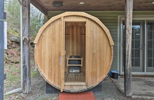 Paupack House | Large Yard and Games Edgewater Escape in Paupack!