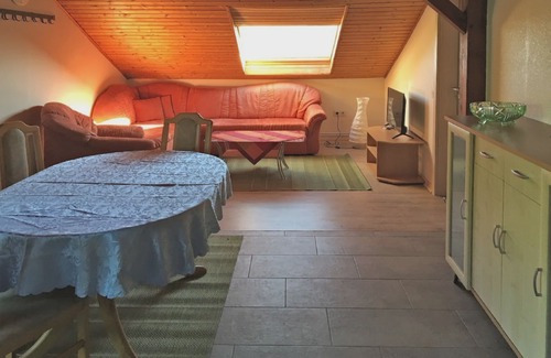 Waldbrunn Apartment | Cozy Apartment in Ellar with Garden