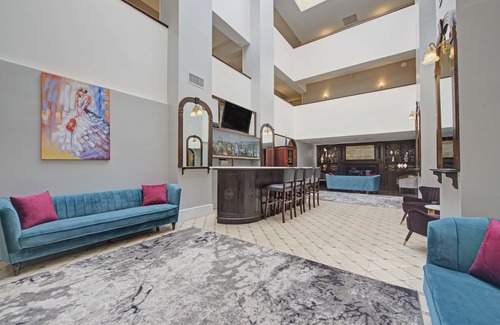 Roslyn Hotel | The Roslyn, Tapestry Collection by Hilton