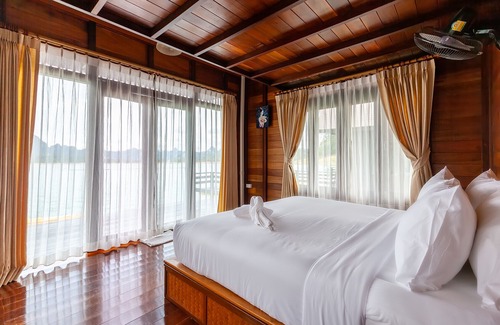 Ban Ta Khun Resort | 500 Rai Floating Resort