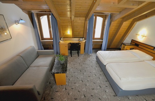 Waldperlach Hotel | Villa Waldperlach by Blattl