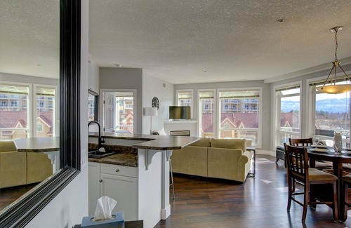 North End Condo | Bayview Getaway