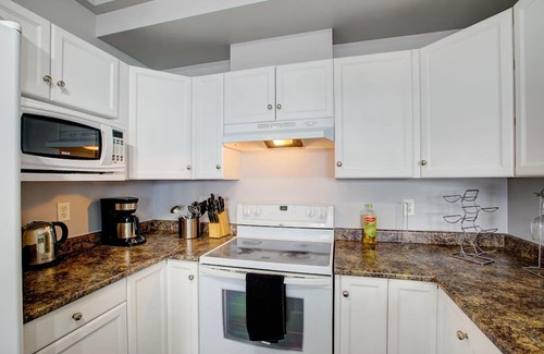 North End Condo | Bayview Getaway