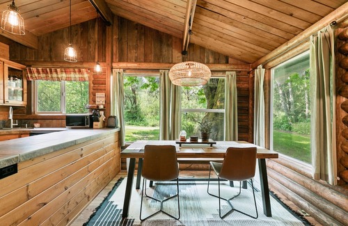 Gold Bar Cabin | The Lily Pad - rustic cabin for 2+pets, mountain view, river access