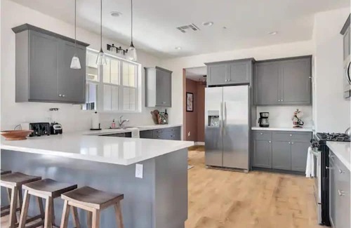 Atascadero House | Mirasol Manor -sleeps up to 14! Minutes to Paso + SLO