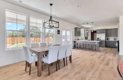 Atascadero House | Mirasol Manor -sleeps up to 14! Minutes to Paso + SLO