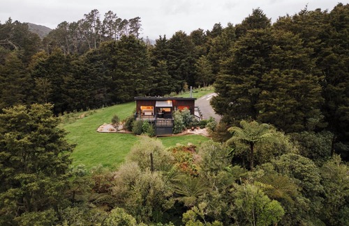 Waikino Cottage | Hidden Springs Retreat - Karangahake Mountain View