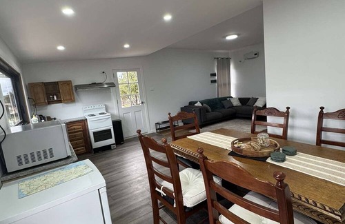 Swansea House | Swansea Coastal Retreat near the sea and IGA