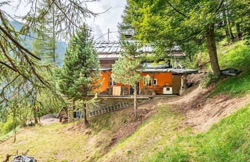 Heiligenblut House | Stunning private villa for 10 guests with WIFI, patio, pets allowed and panoramic view
