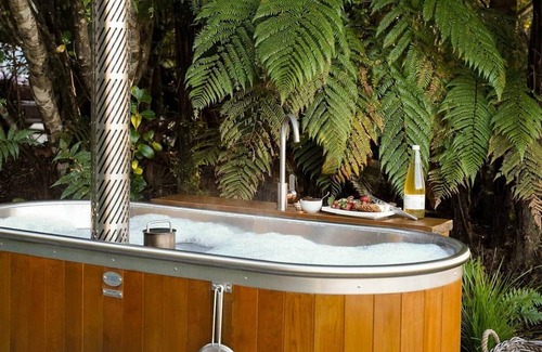 Hokitika Cabin | Hightide River Escape - w/Outdoor Bath.